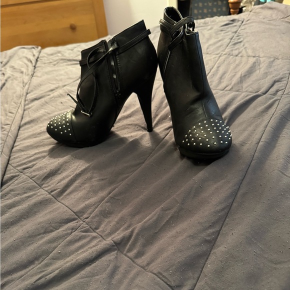 Black Ankle Boots w/ silver bling - Picture 2 of 2